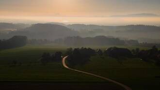 Nebel über den Hügeln